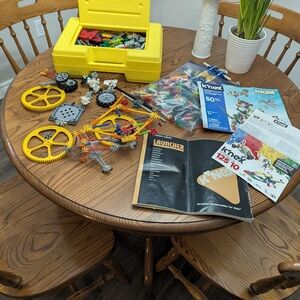 3 1/4 Kg Of K'NEX lot.  See pictures.   Idea booklets. Good Condition . Mixed.